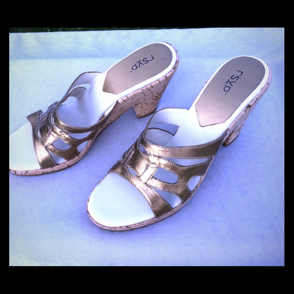 NWOT RSVP gold leather heel